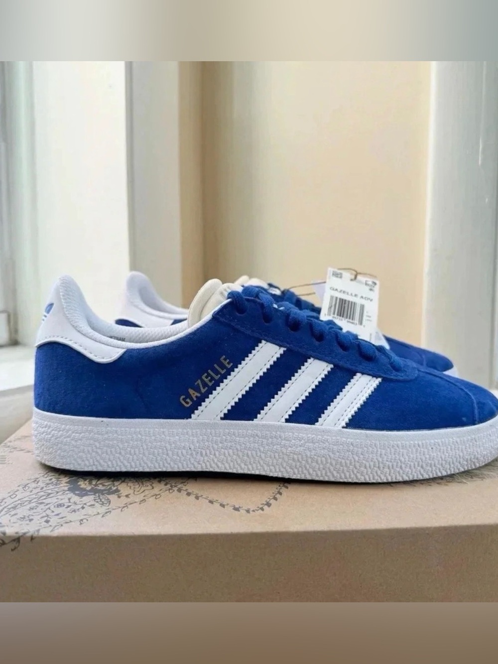 NWT Adidas Gazelle ADV Sneakers Womens 6.5 Royal Blue Cloud White